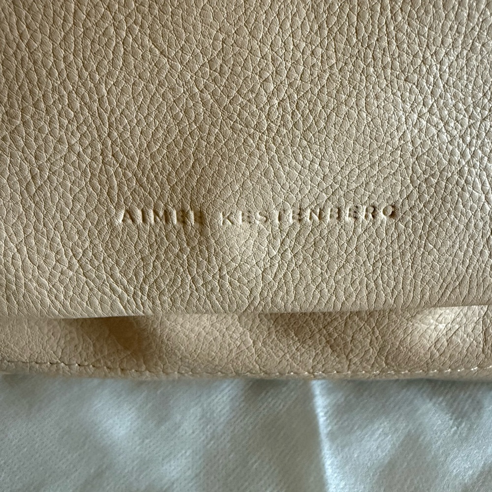 Elegant Tan Leather Shoulder Bag - Picture 8 of 17